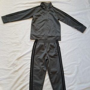 Adidas Boys Dk Grey 024 AG0312 AH07 TJ CA1 2 Piece